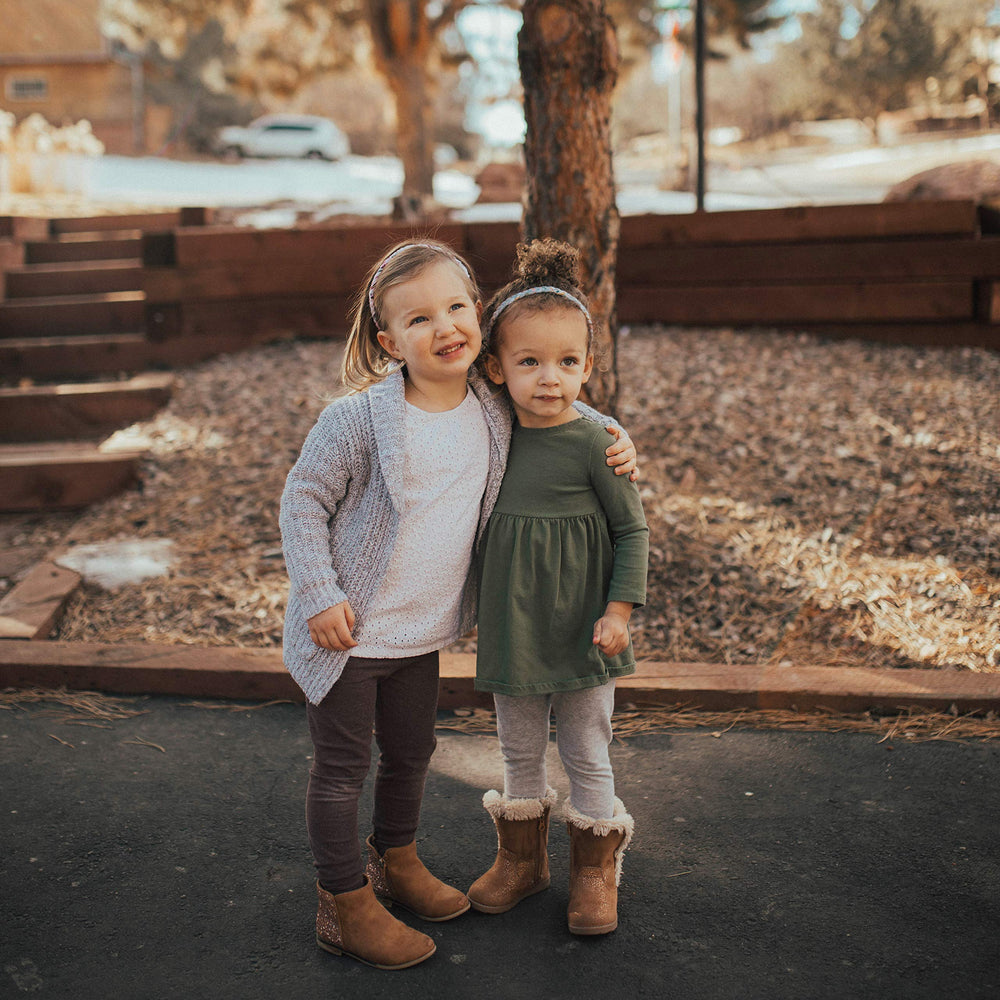 Parker Baby Co. stretchy band ensures comfortable fit through playtime and photos.