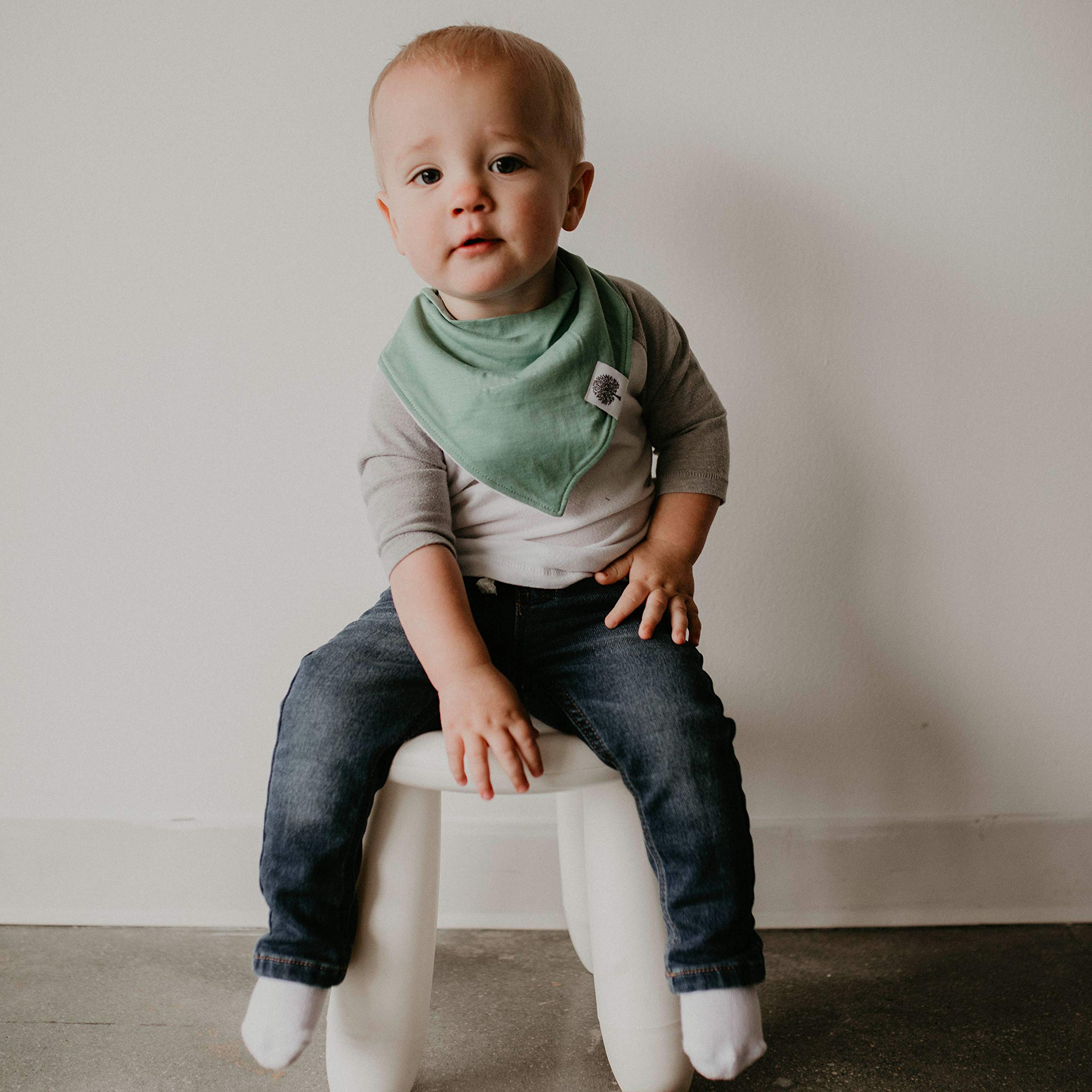 Estes Set unisex design complements any baby wardrobe
