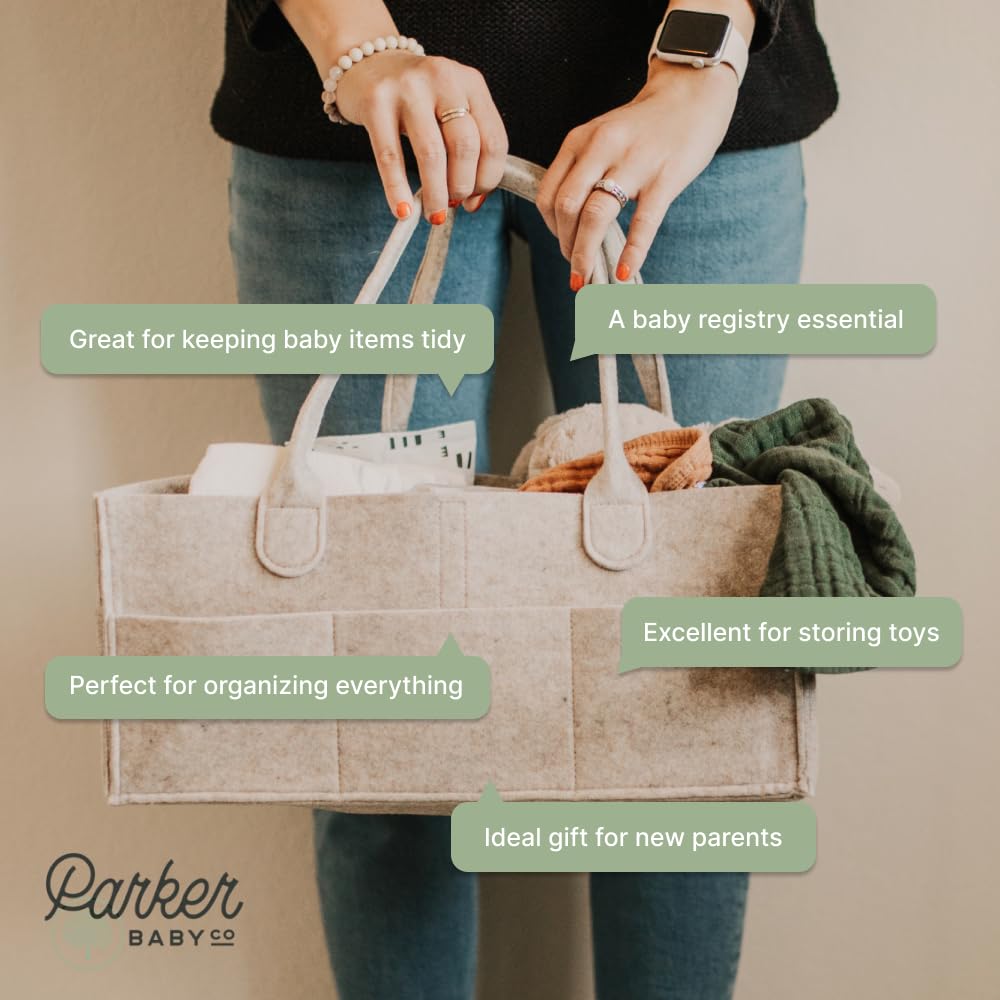 Parker Baby Co. outer pockets enable quick access during diaper changes.