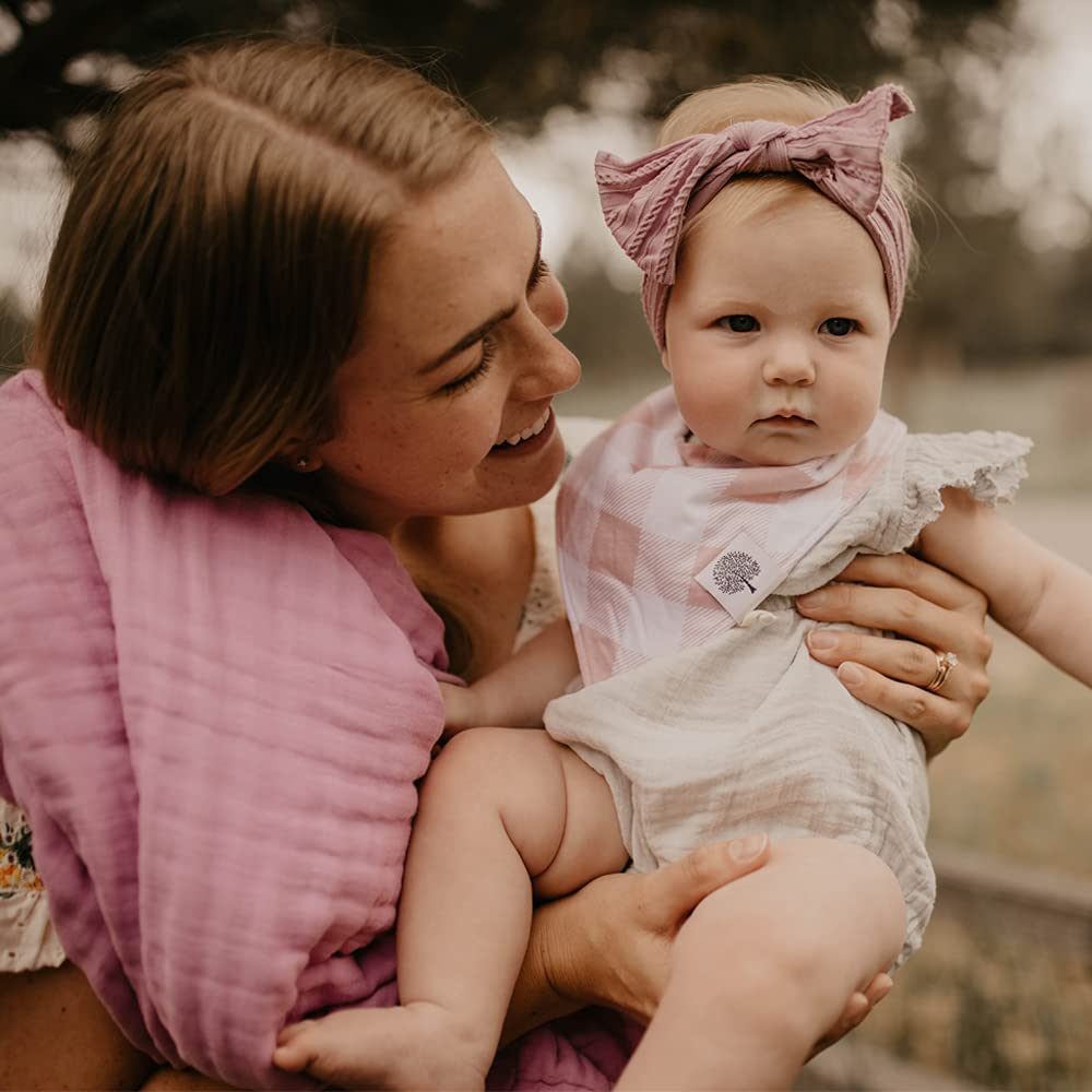 Parker Baby Co. muslin blanket gift packaging makes a thoughtful baby shower gift.