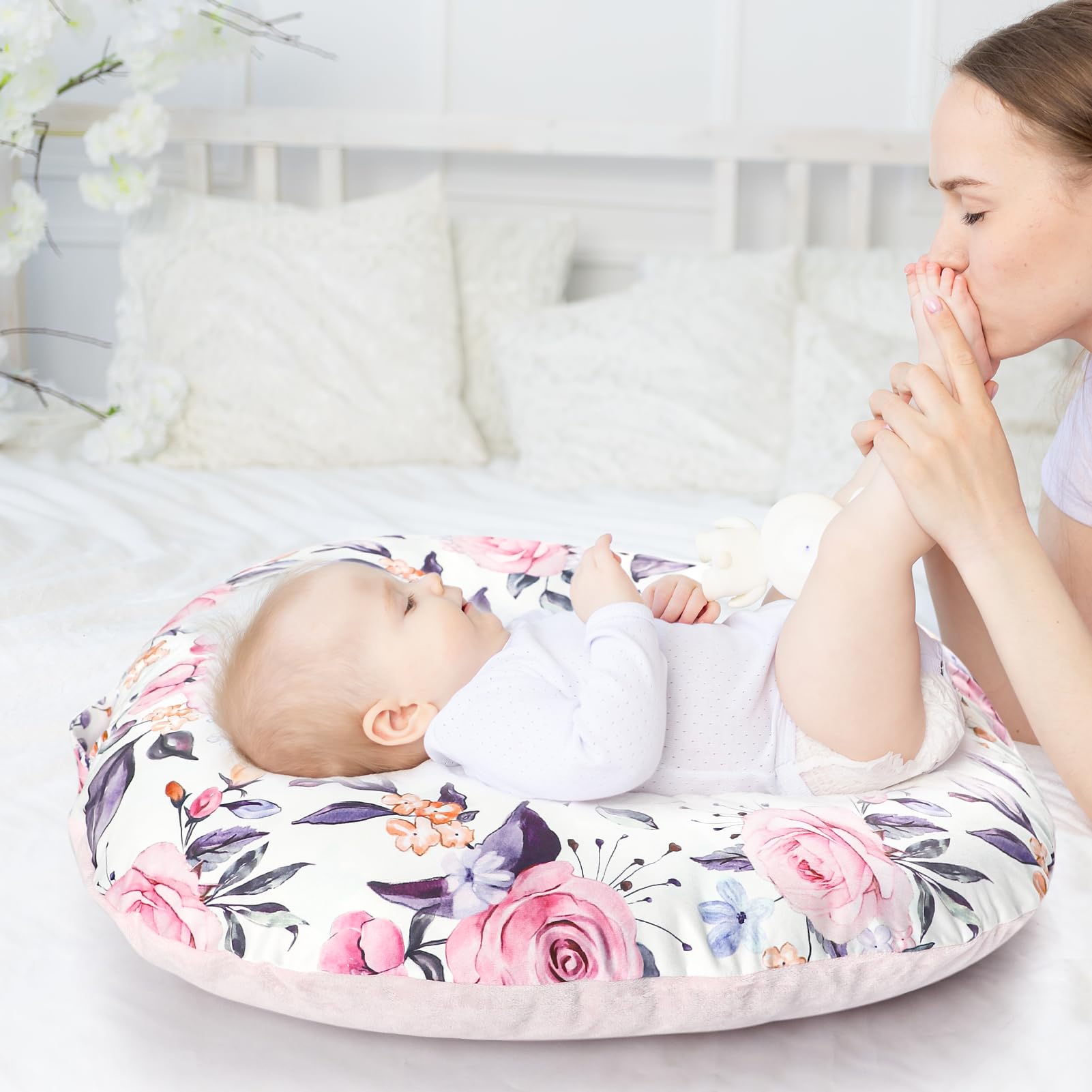 Pea Pod newborn lounger cover reversible fleece close up showing texture