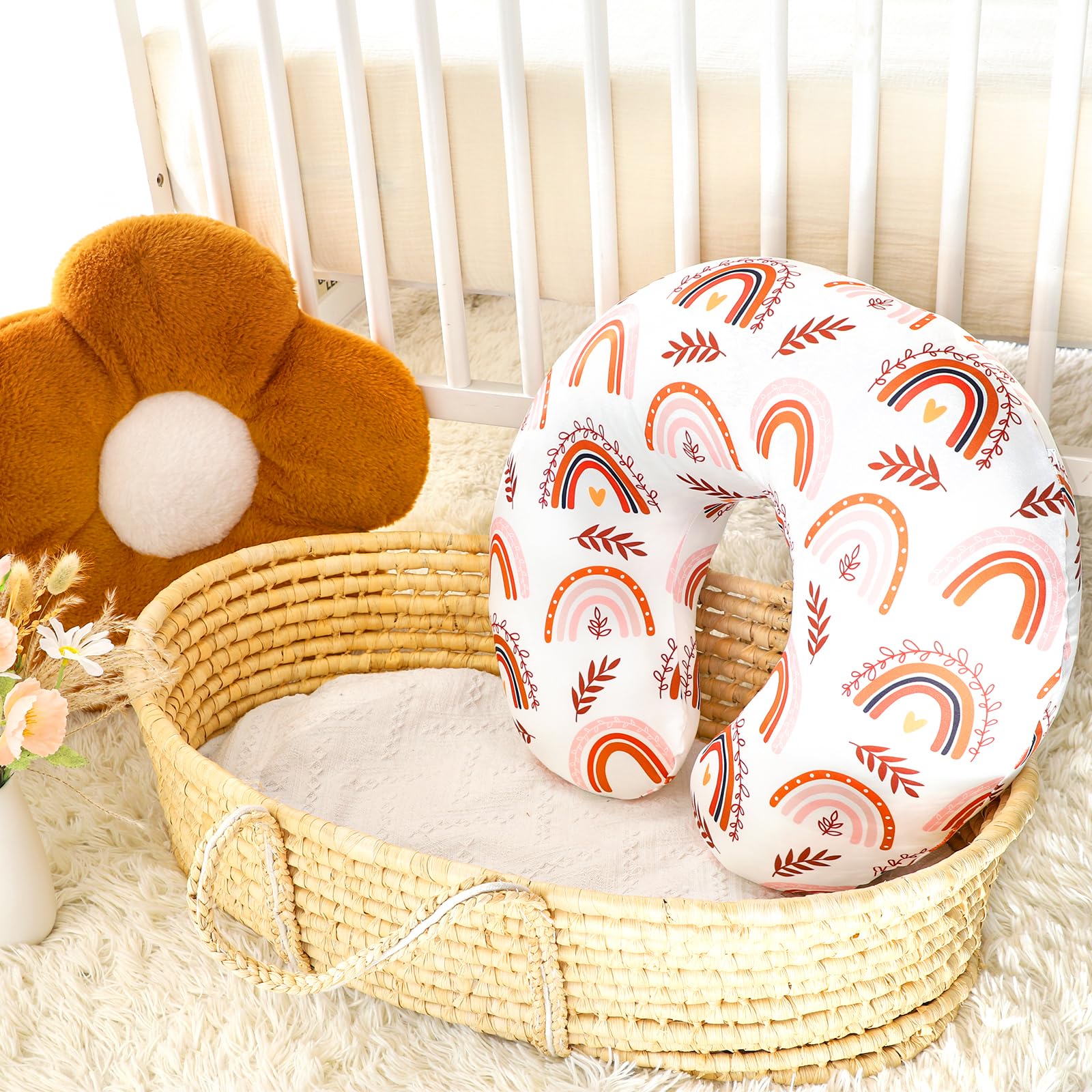 Pea Pod machine-washable cover makes post-feeding cleanup quick.
