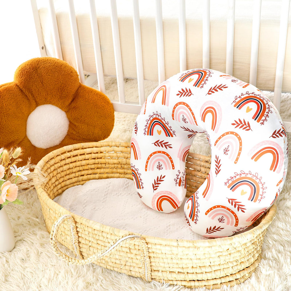 Pea Pod machine-washable cover makes post-feeding cleanup quick.