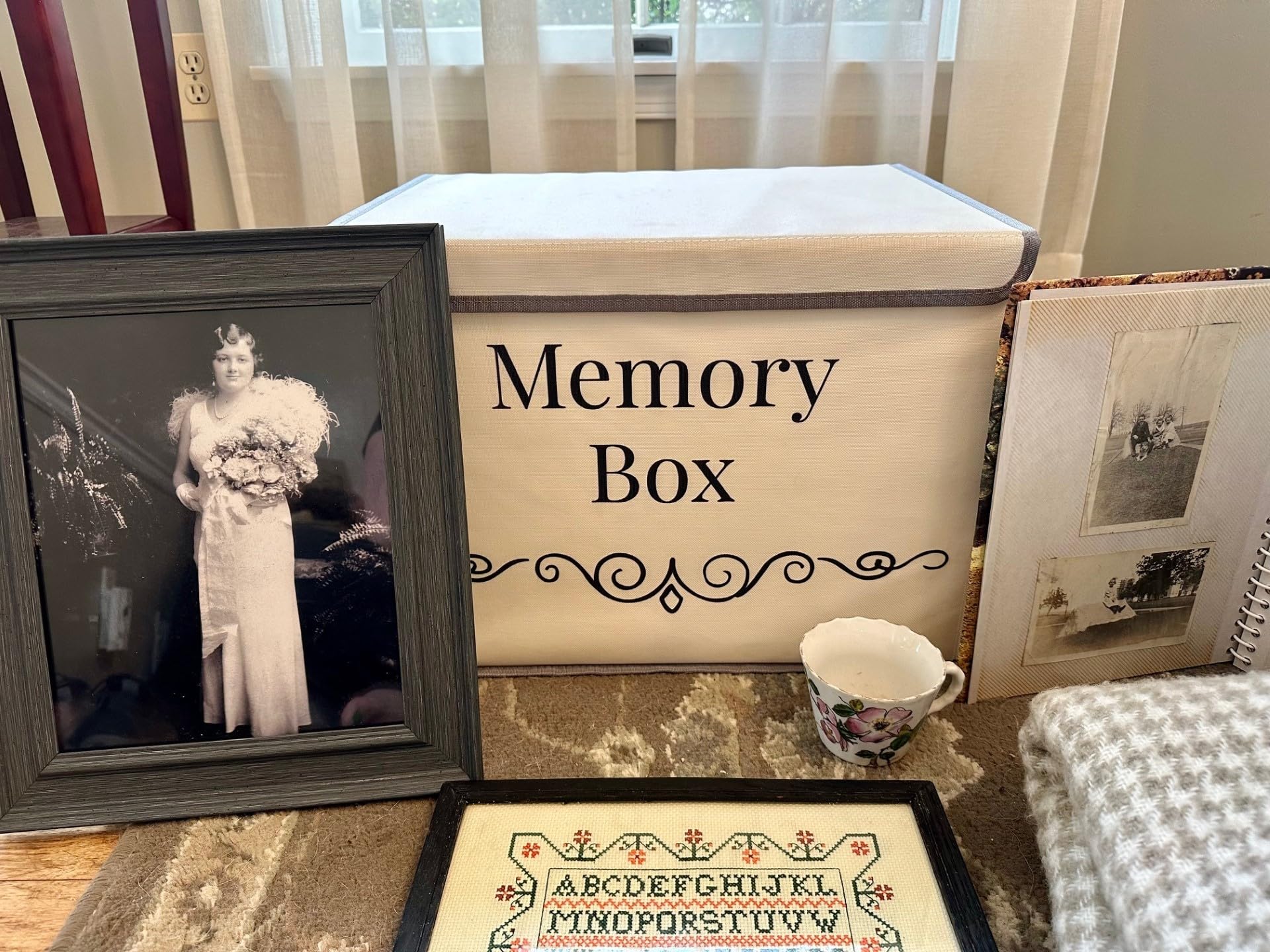 Pear Tree Essentials memory box lid with Velcro closure keeps contents secure.