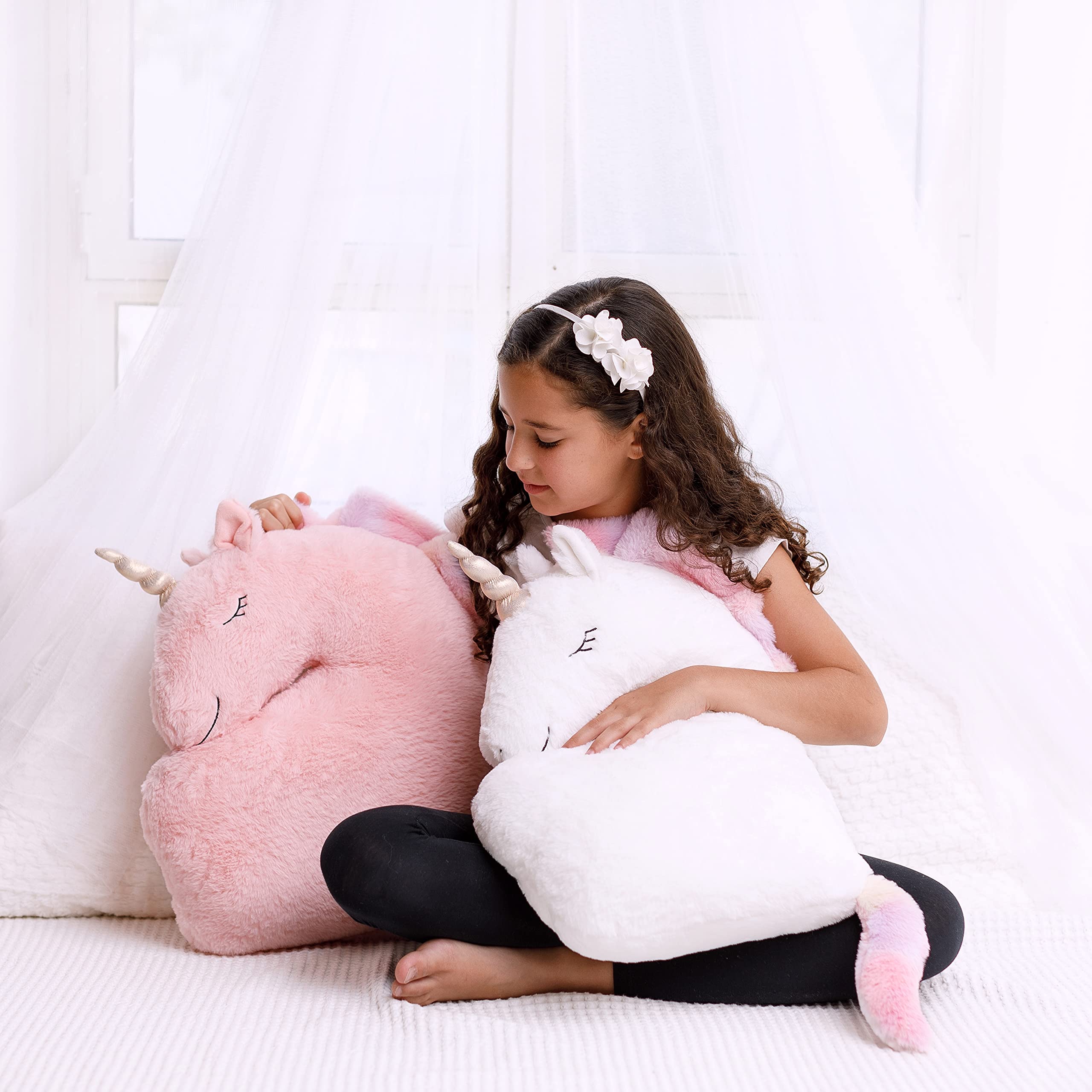 Perfectto Design unicorn pillow close-up showing fluffy texture for comfort.