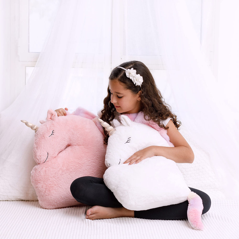 Perfectto Design unicorn pillow close-up showing fluffy texture for comfort.