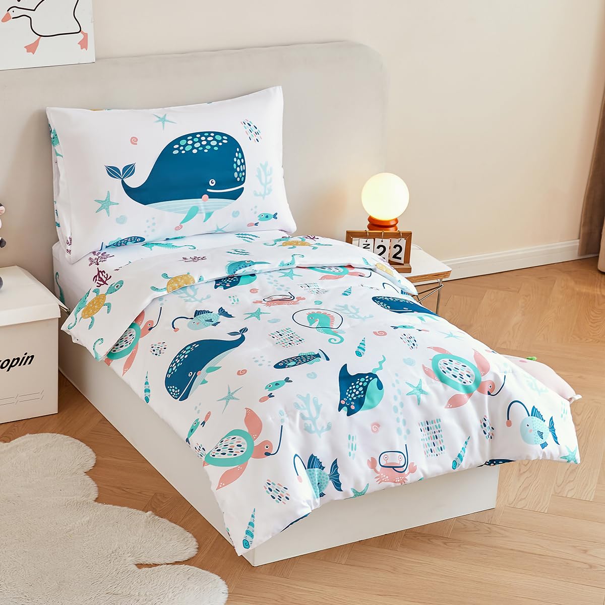 PERFEMET reversible seahorses pattern enhances versatile bedtime decor.