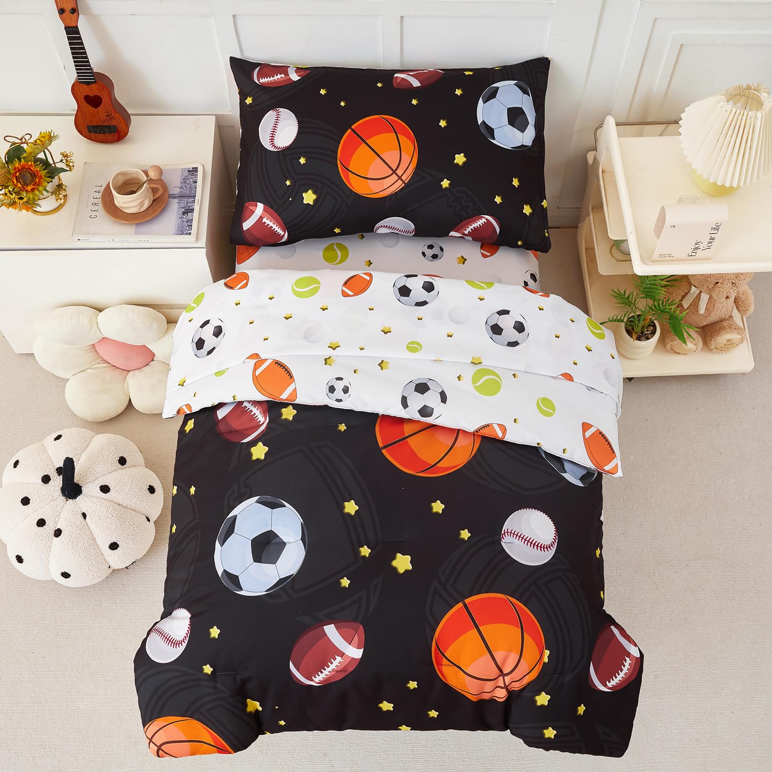 PERFEMET flat sheet featuring balls pattern complements the reversible set.