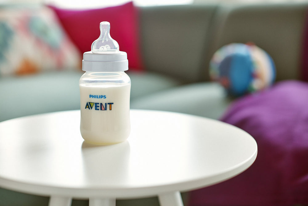 Night feeding with Philips Avent anti-colic bottle shown in a calm routine