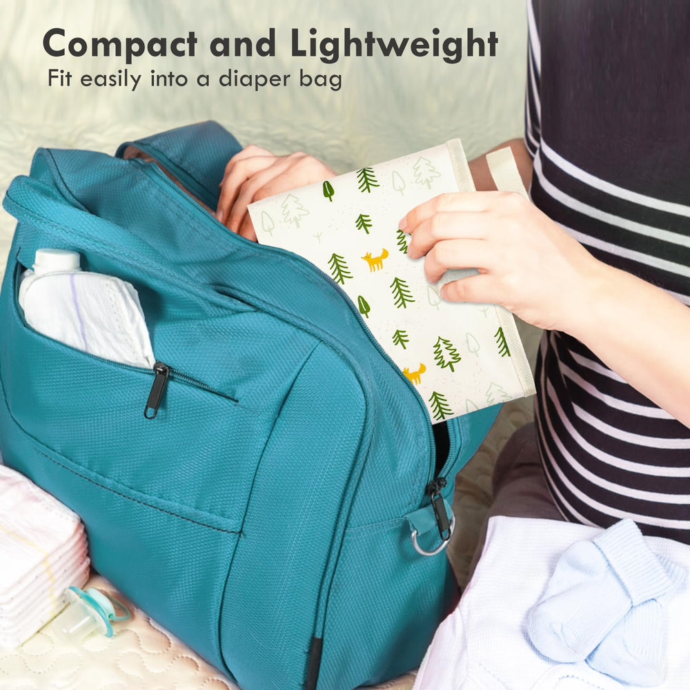 PHOEBUS BABY waterproof oxford fabric keeps surfaces dry and clean.