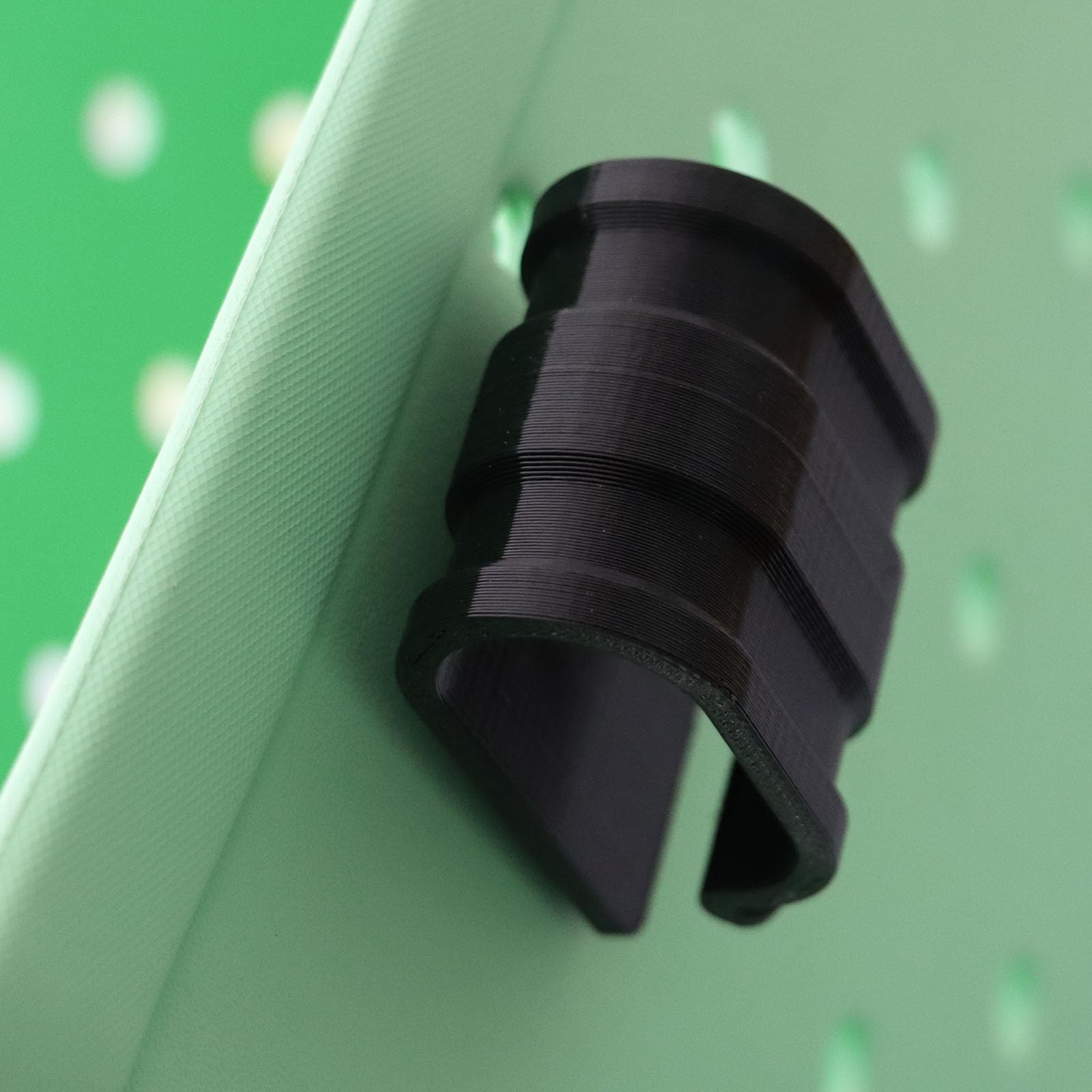 PIAOLGYI Bogg Bag hooks closeup clip clearly shows secure attachment