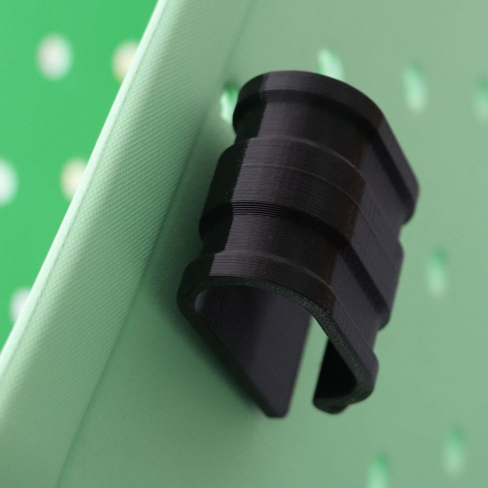 PIAOLGYI Bogg Bag hooks closeup clip clearly shows secure attachment