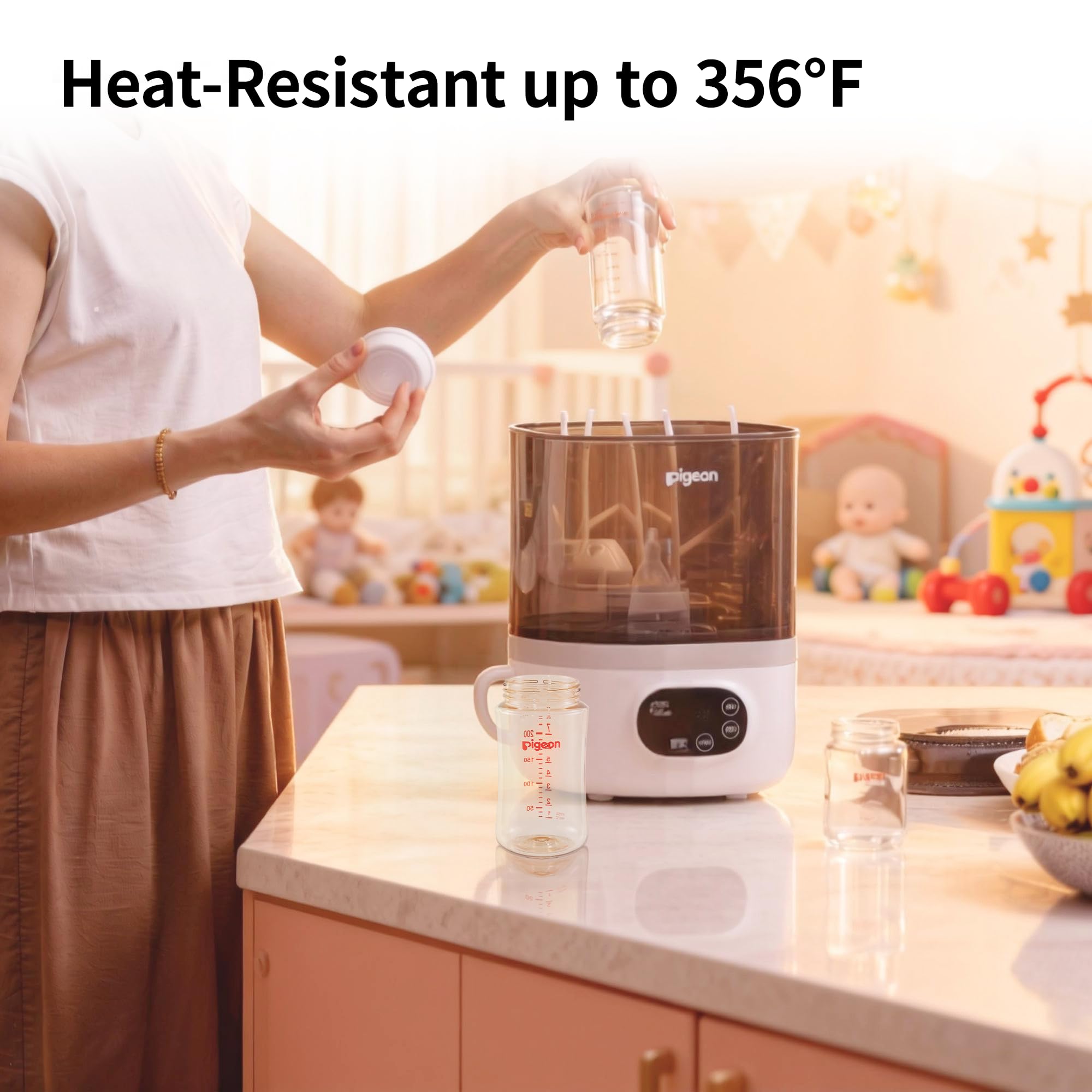 PIGEON PPSU bottle body heat-resistance detail supports safe boiling and sterilization.