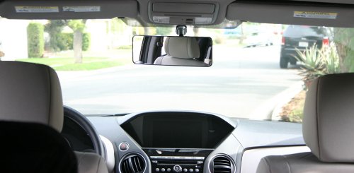 Pikibu easy installation over the existing rearview mirror.
