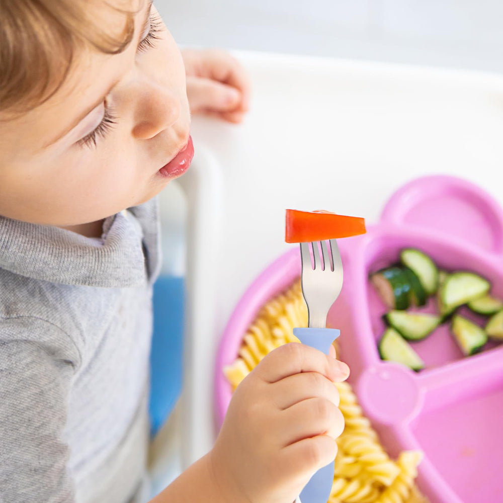 Pimoys compact size fits little hands for confident self-feeding sessions.