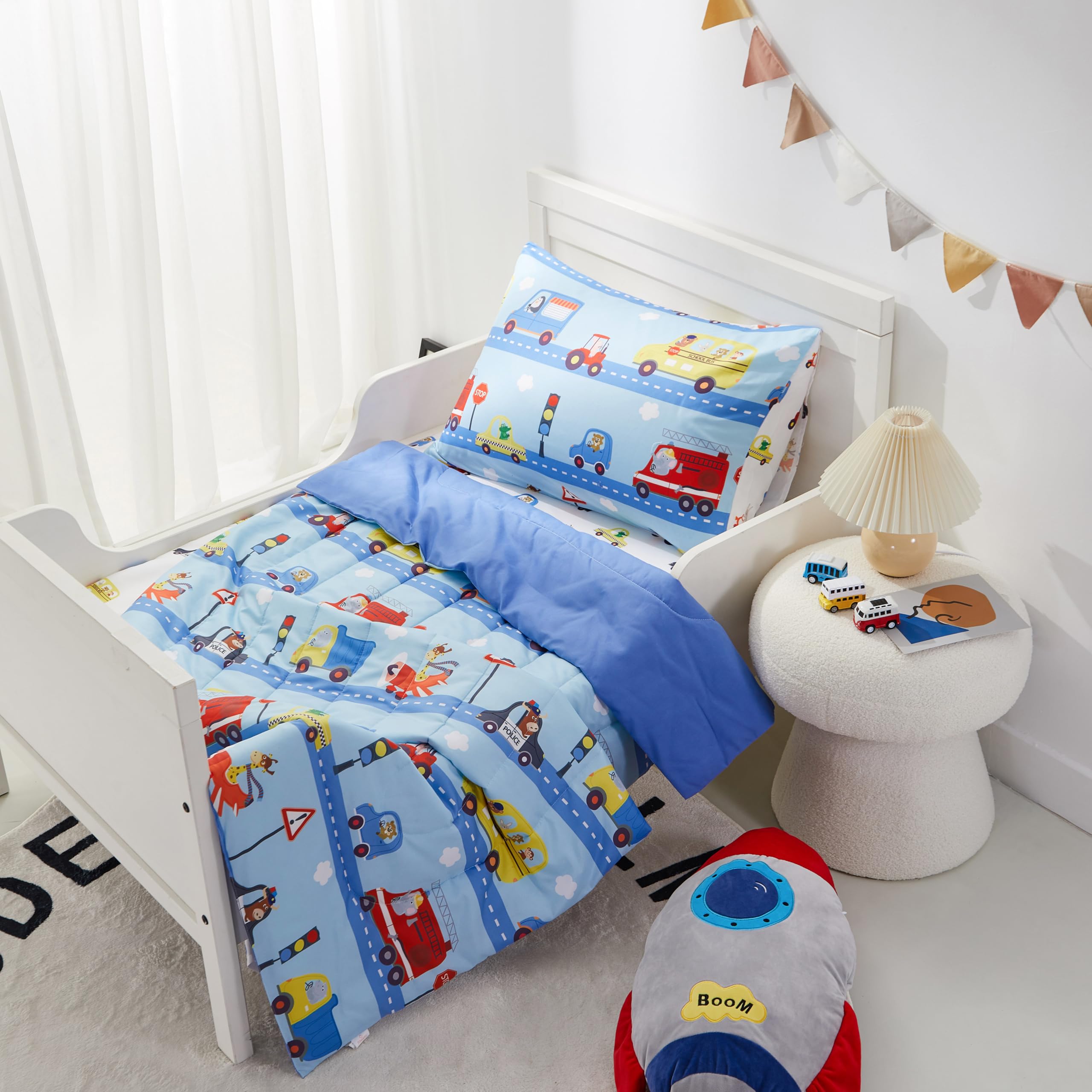 PINNKKU toddler fitted sheet for snug mattress fit and durable wear.