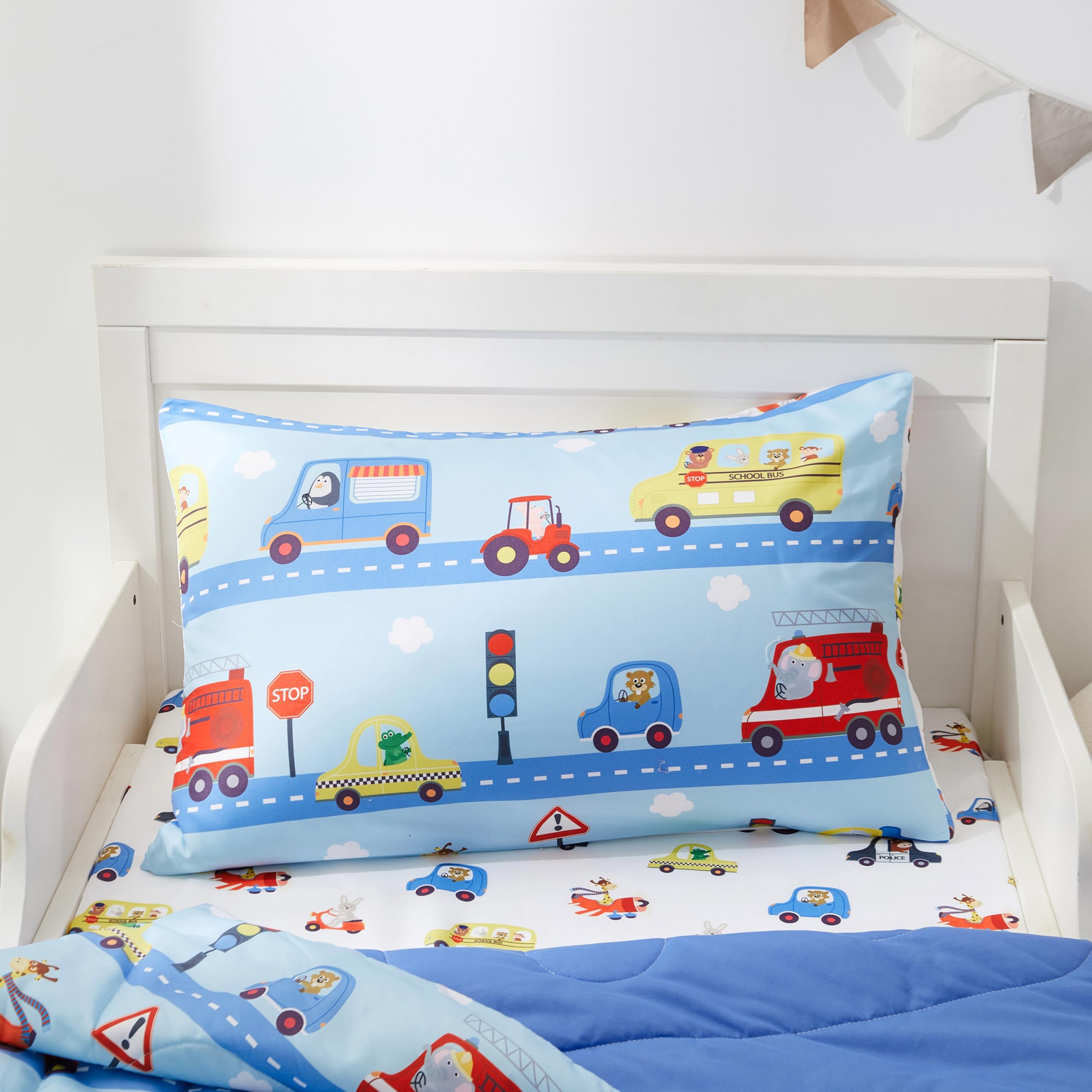 PINNKKU pillowcase in soft fabric for restful sleep and easy care.