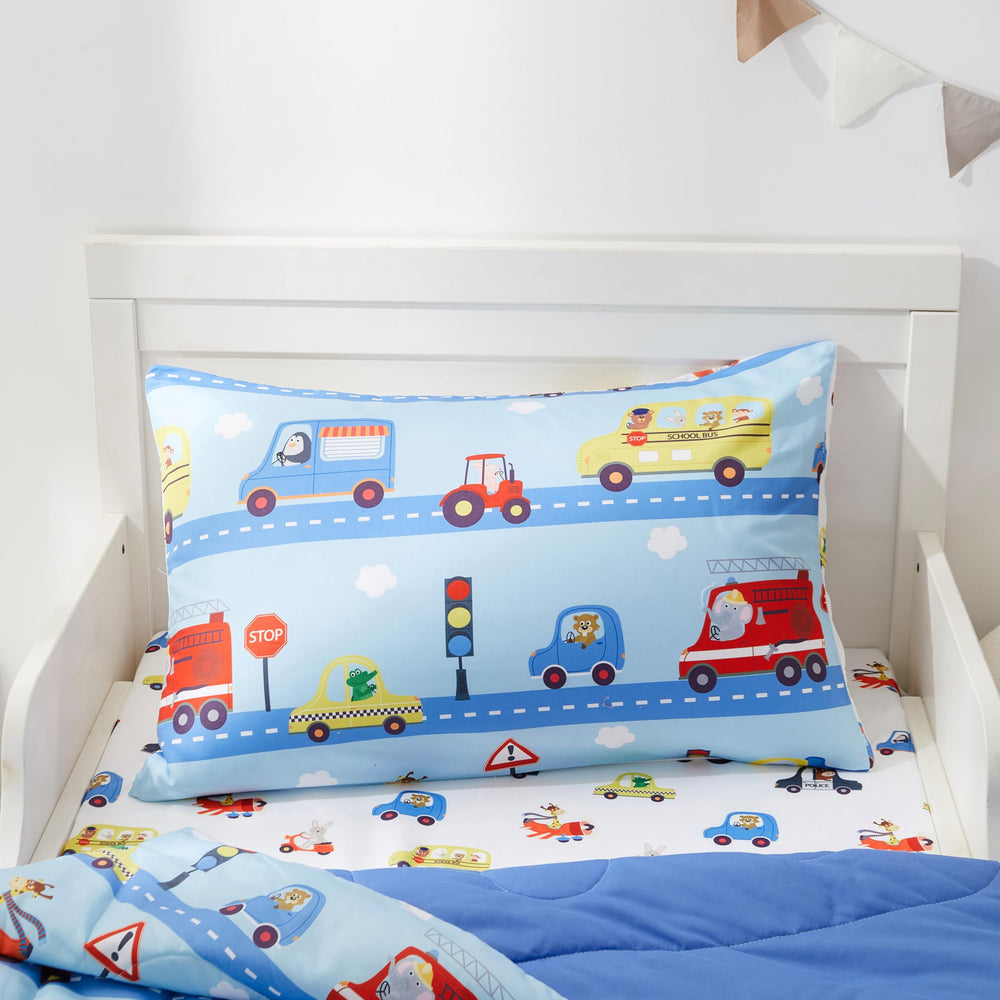 PINNKKU pillowcase in soft fabric for restful sleep and easy care.