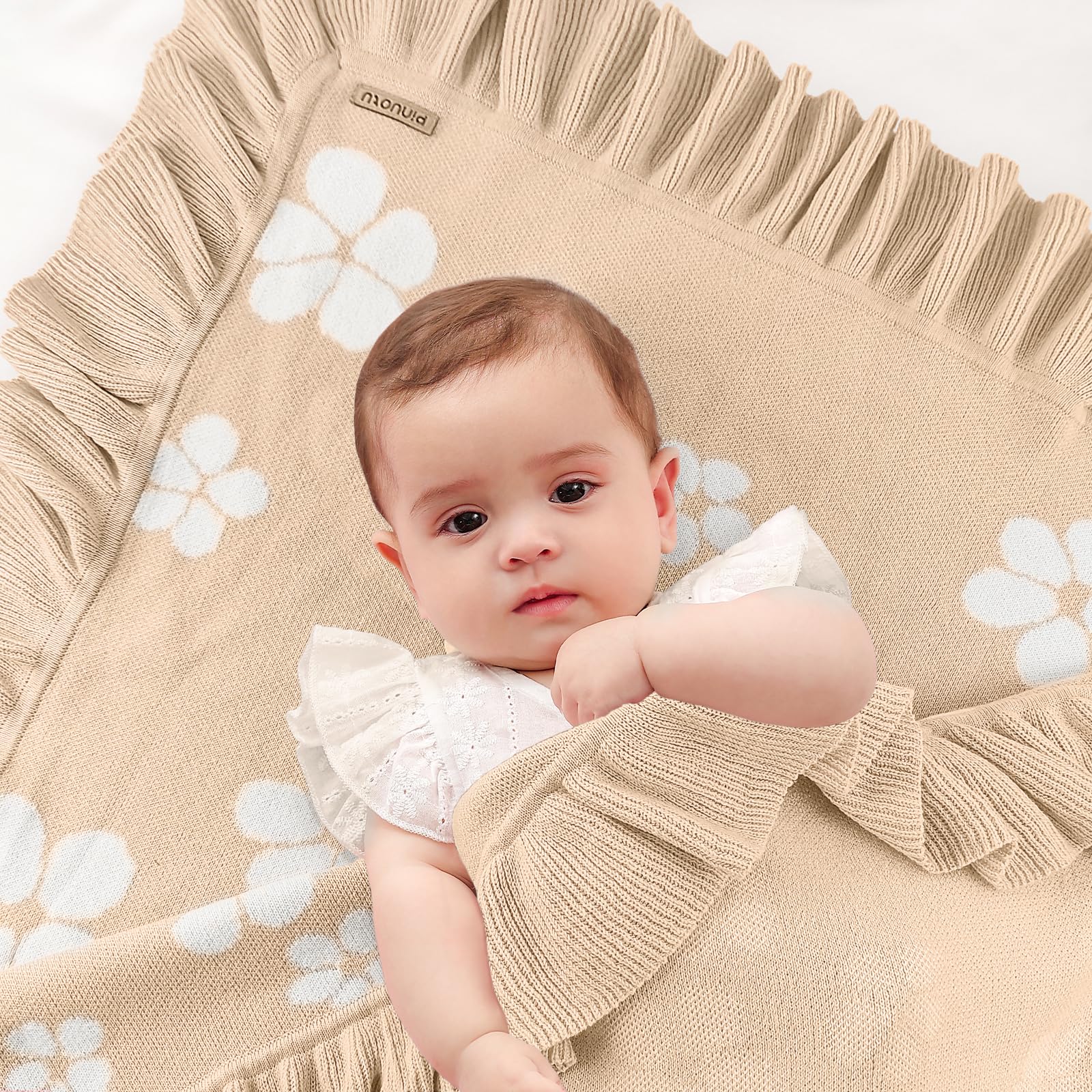 Pinuotu blanket features a floral design for soft, breathable baby comfort.