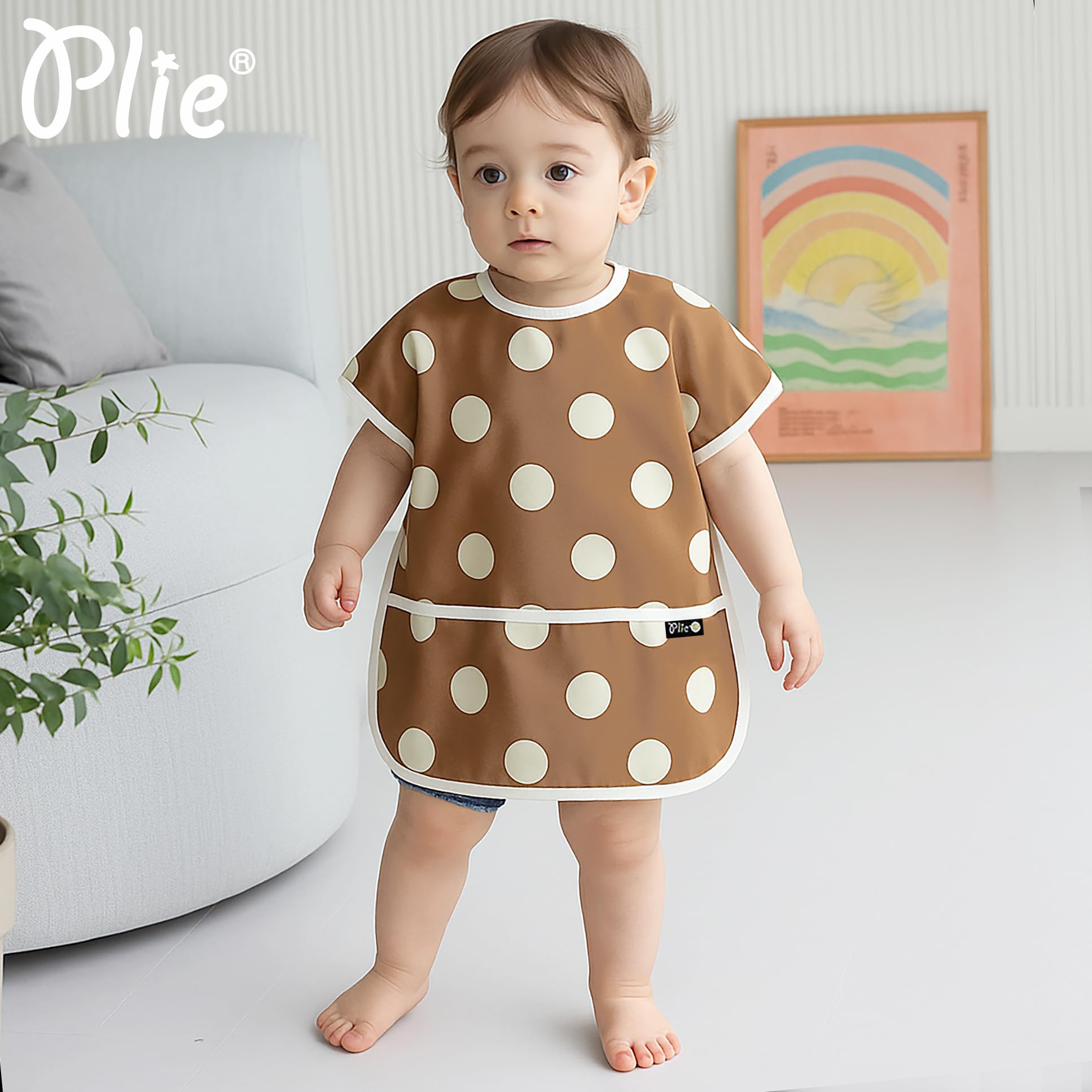Plie bib lightweight design travels easily in bags for on-the-go feeding.