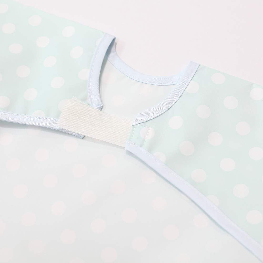 Cotton-trimmed neck on the Plie bib reduces skin irritation.