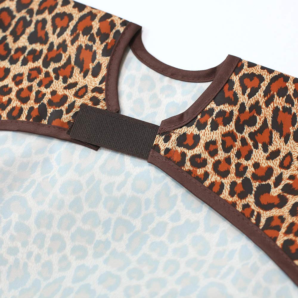 Plie waterproof bib uses PU-coated fabric to resist stains for quick cleanup.