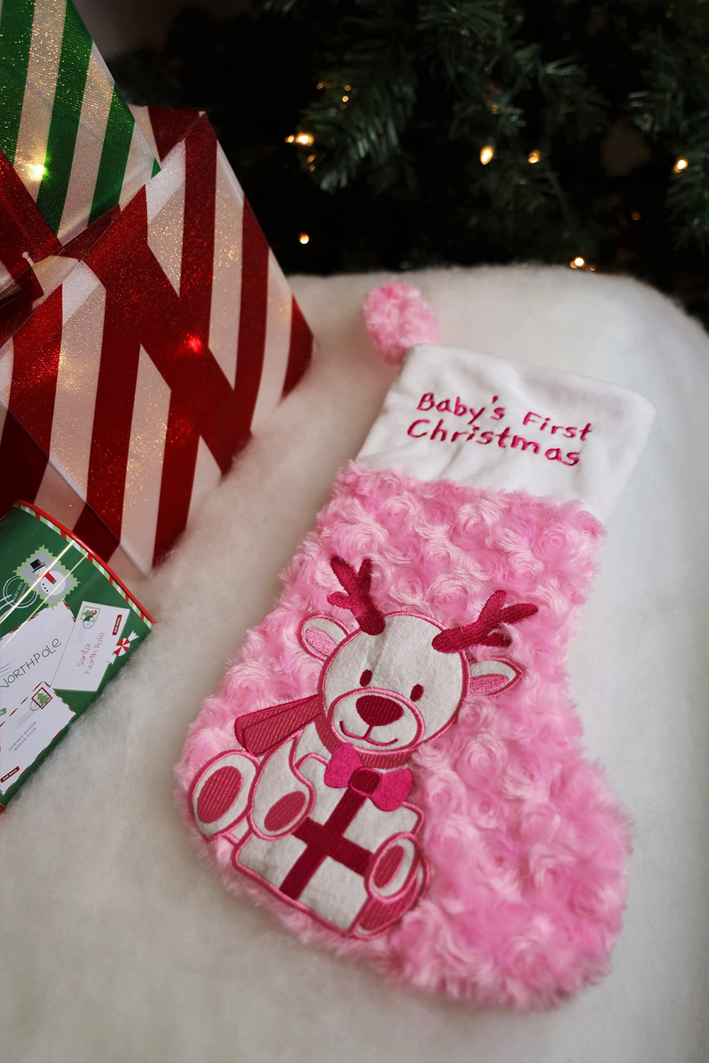 PLUSHIBLE Durable keepsake set designed for cherished Christmas memories.
