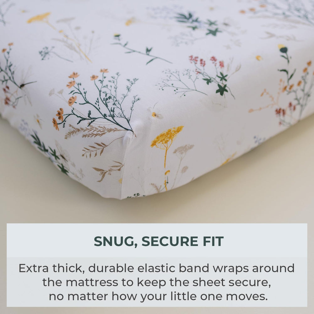 Pobibaby mini crib sheets in breathable knit keep baby comfy.