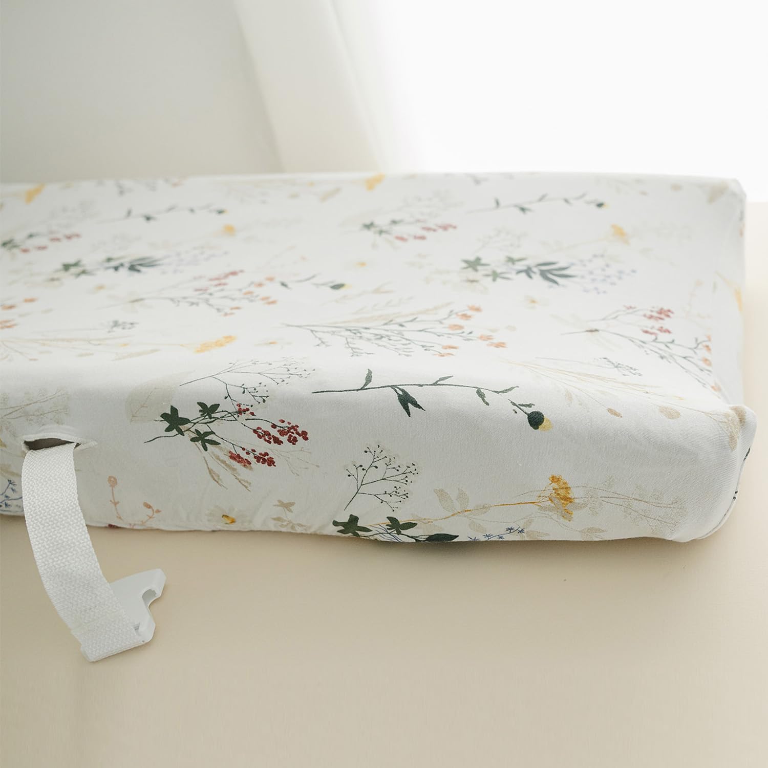 Pobibaby secure-fit cover stays in place during changes