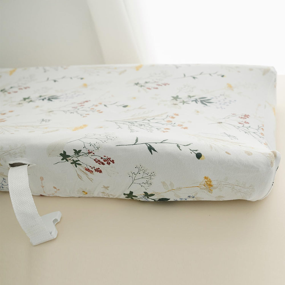 Pobibaby secure-fit cover stays in place during changes