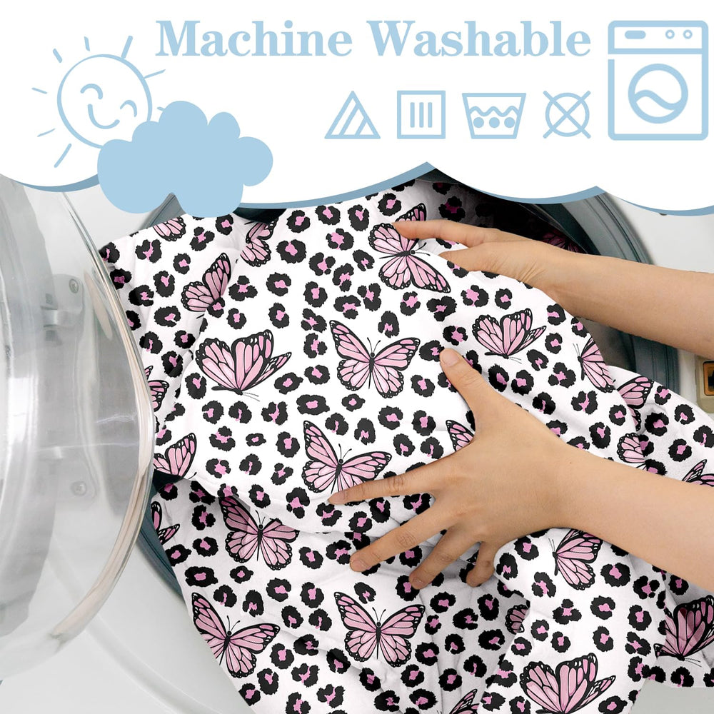 Polovillae baby-accessory pockets keep essentials within reach.