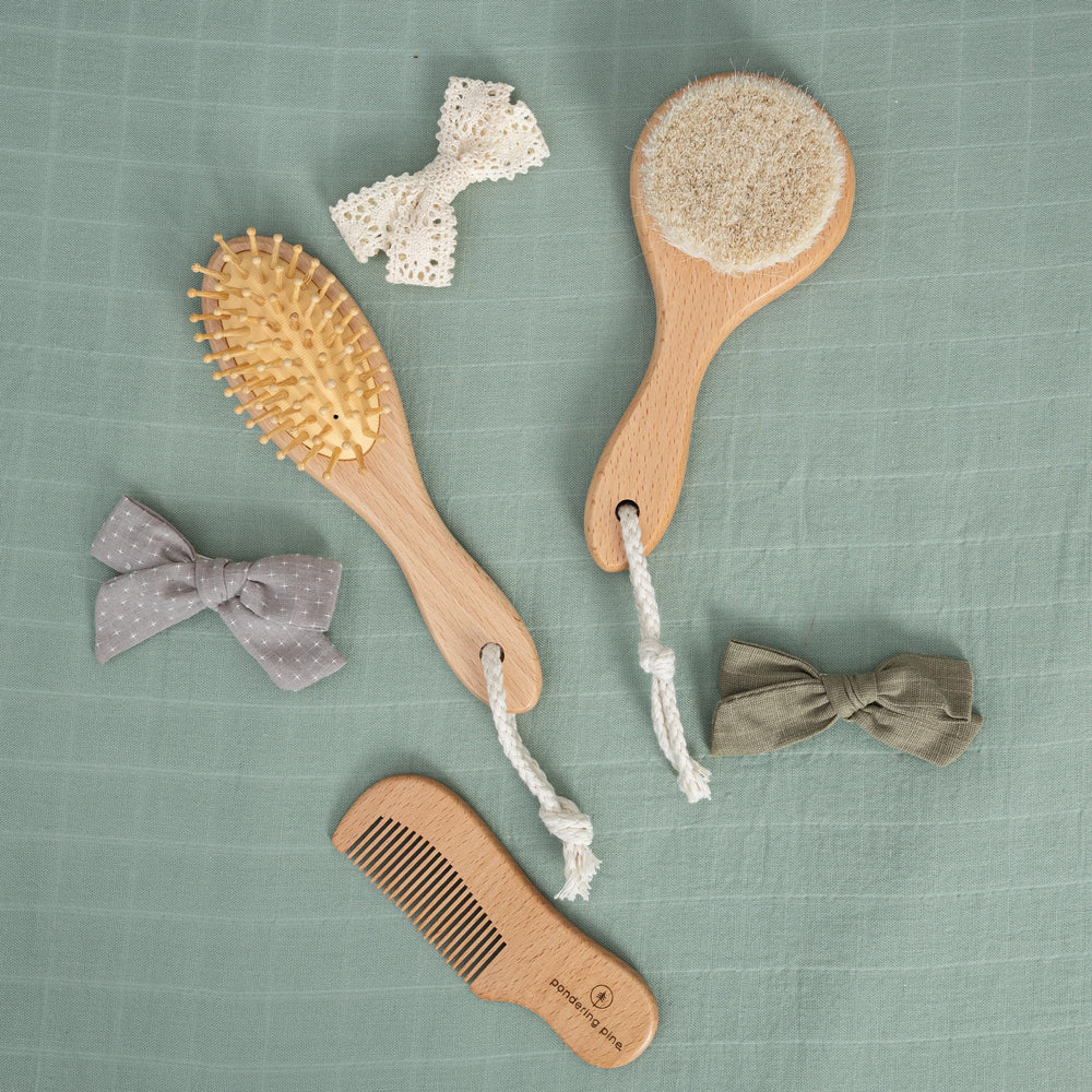 Pondering Pine 0–5 years grooming kit grows with your child.