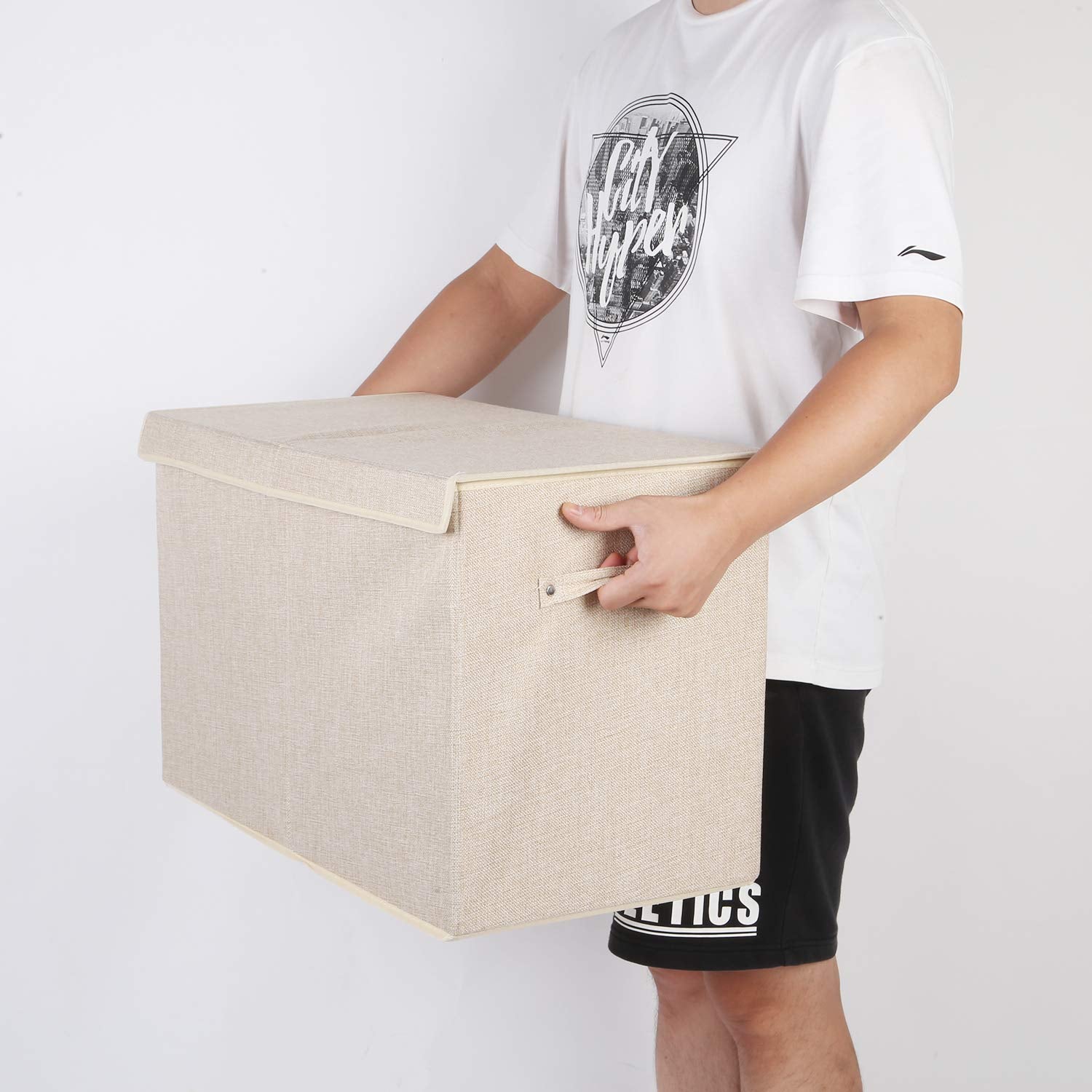 Popoly dustproof flip-top lid protects contents in any room.