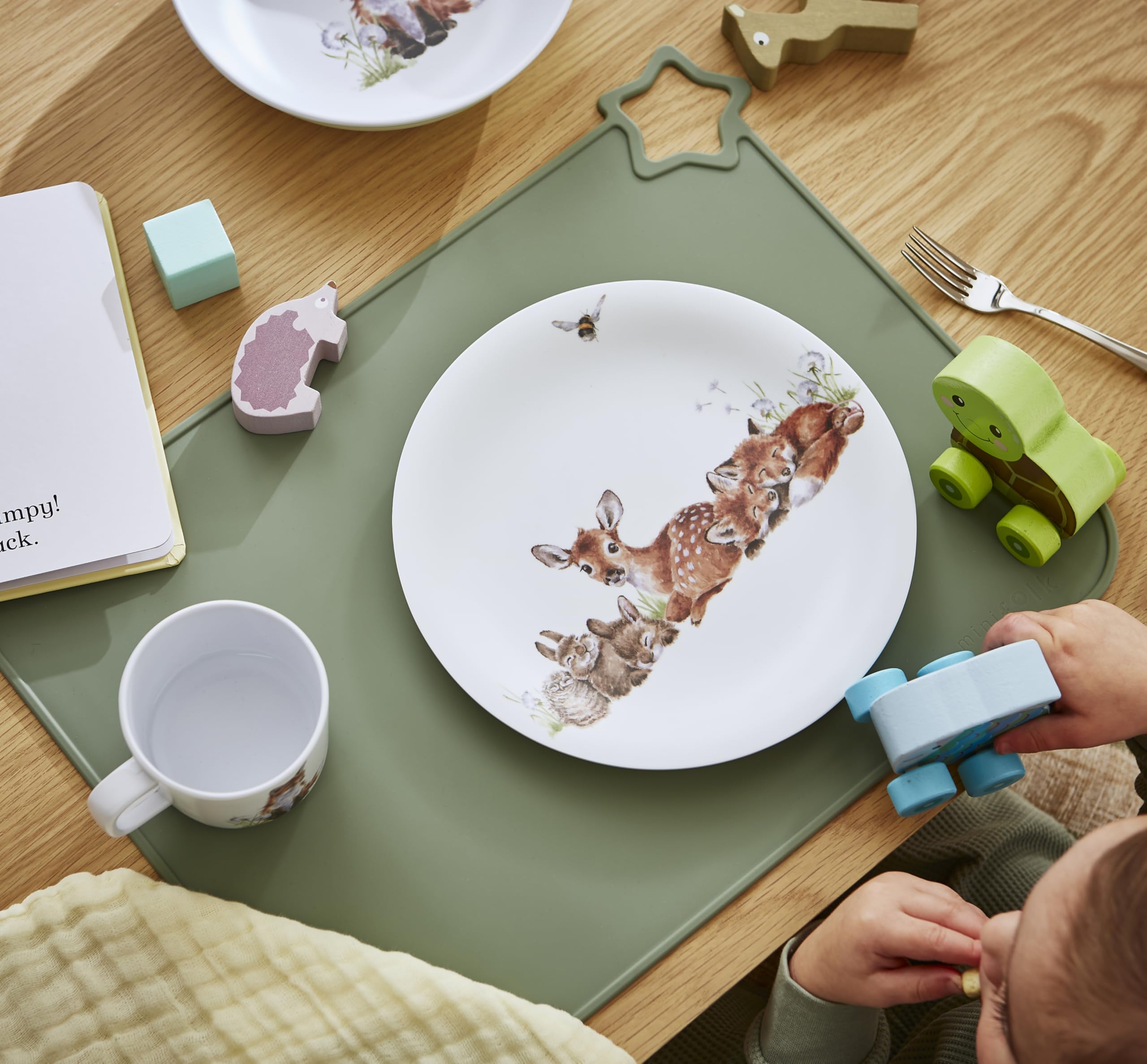 Portmeirion Wrendale Little Wren dishwasher-safe plate for quick cleanup after meals.