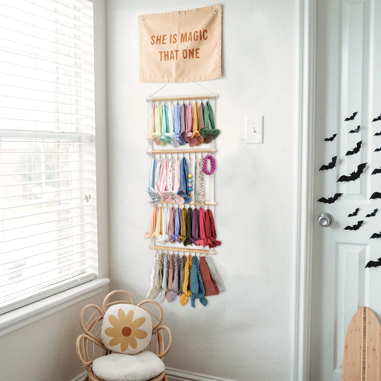 POVETIRE tidy nursery or girl's room with wall décor and organization