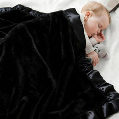 Pro Goleem fleece baby blanket close-up for cozy skin contact