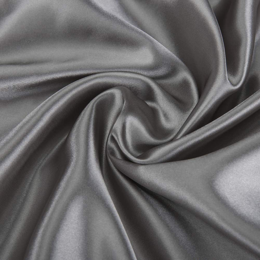 Baby hair-friendly surface from Pro Goleem satin bassinet sheet supports gentle daily use.