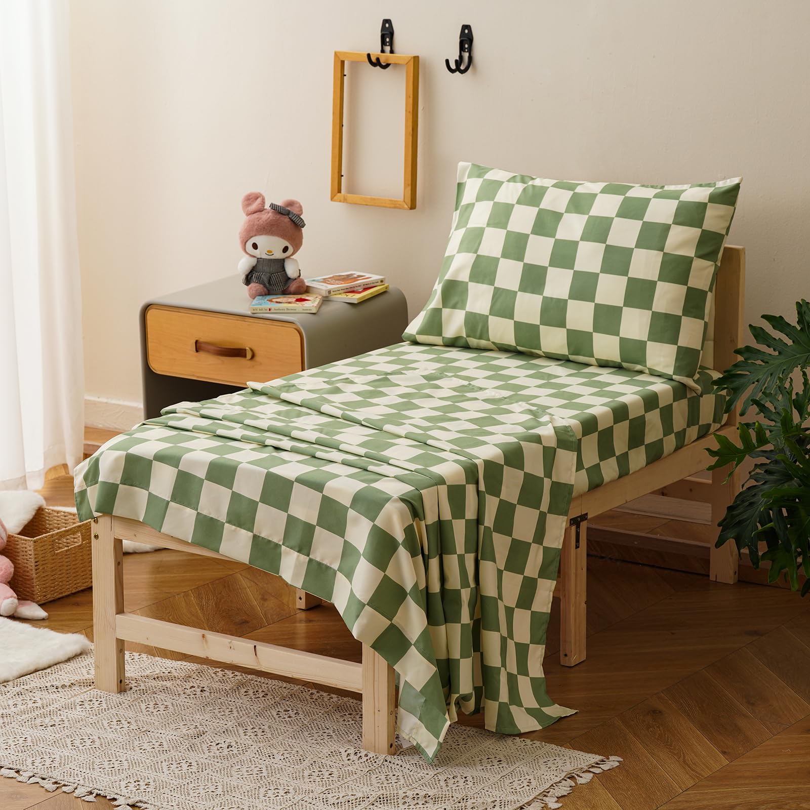 Pureant Green Plaid toddler bedding pillowcase close-up with gentle-touch fabric