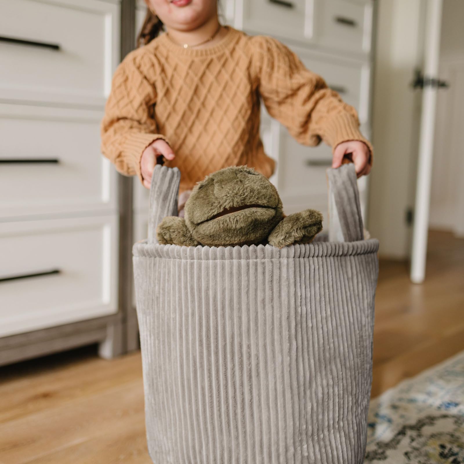 PUTSKA round blanket basket organizes clothes with soft corduroy.