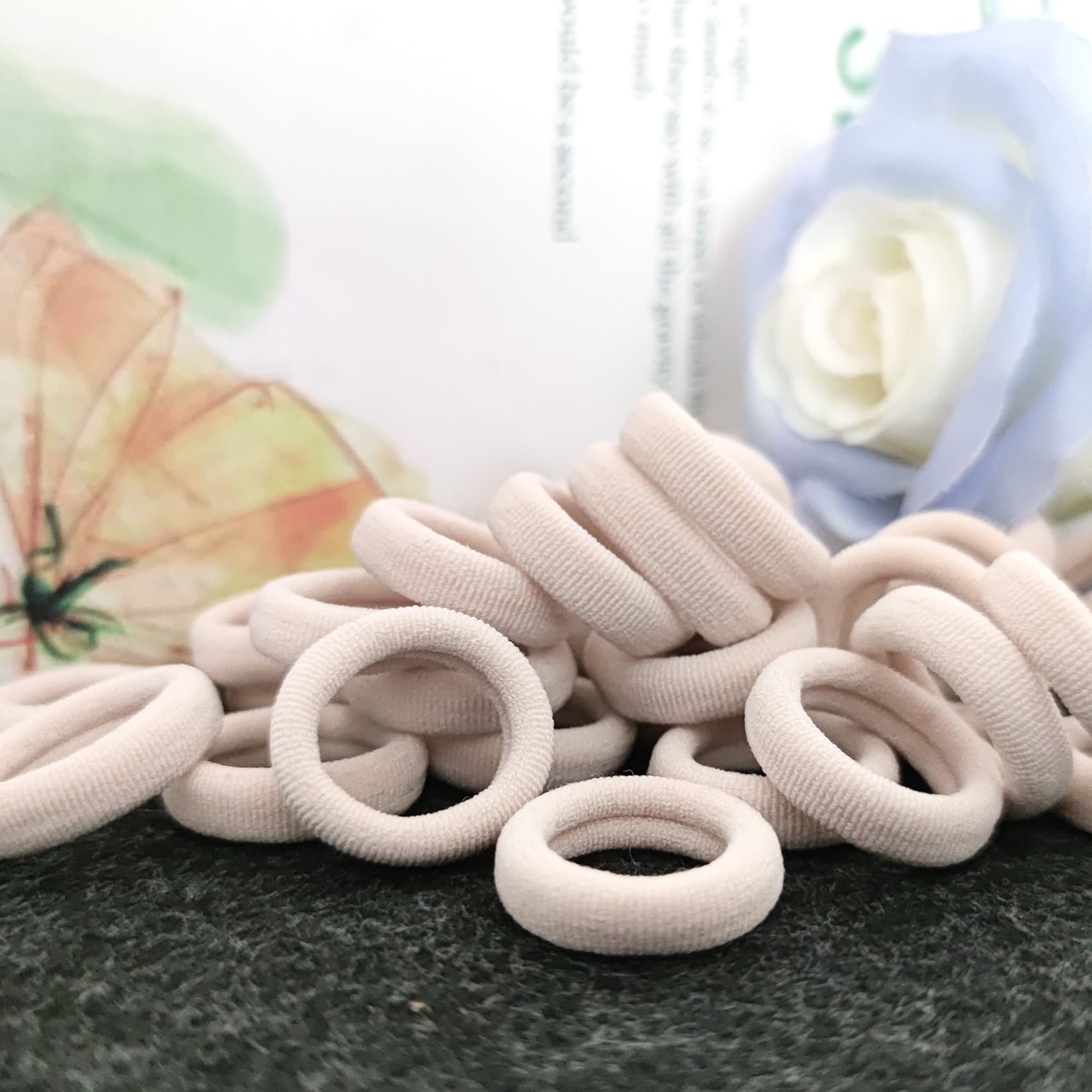 Qarwayoc blonde hair ties packaging in pearly bag for easy storage.