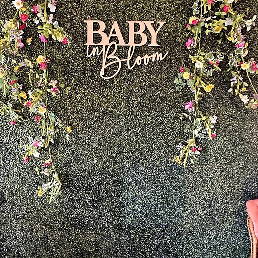 QENWWENG baby photoshoot prop sign provides a versatile backdrop for adorable captures.