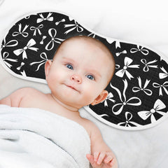 Qinllo burp cloth with water-resistant backing shields against leaks.