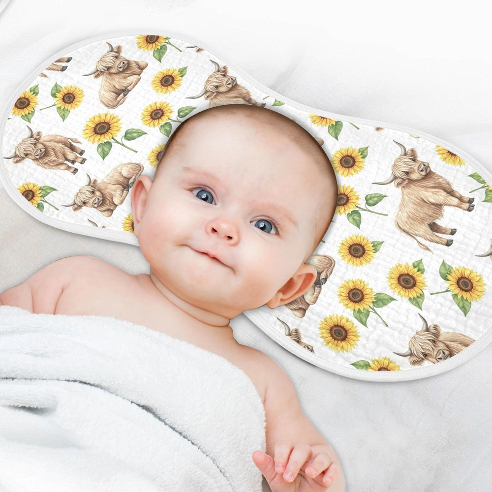 Qinllo burp cloths have reinforced edging for durability.