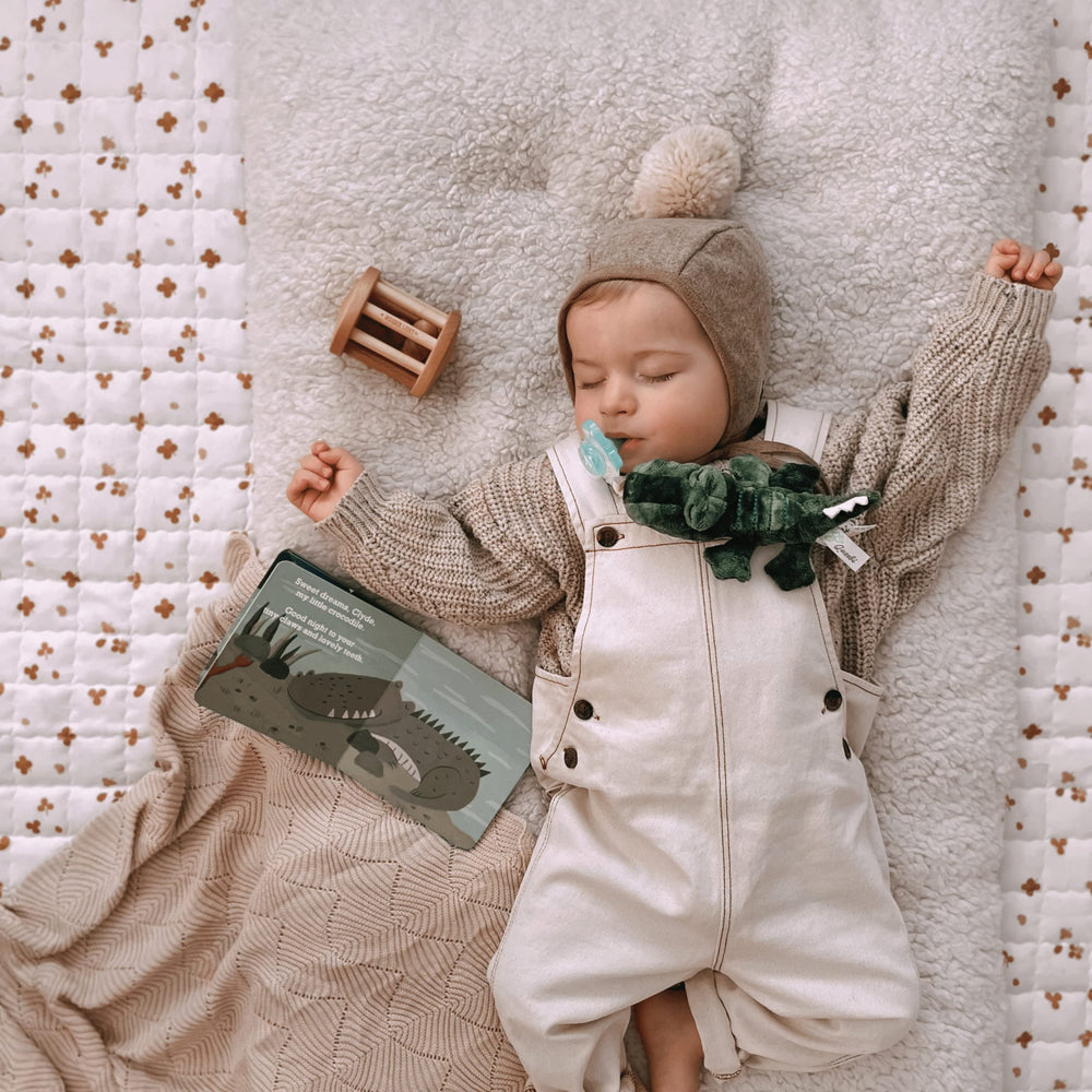 Queebi PaciBuddy is machine washable, making laundry day simple.