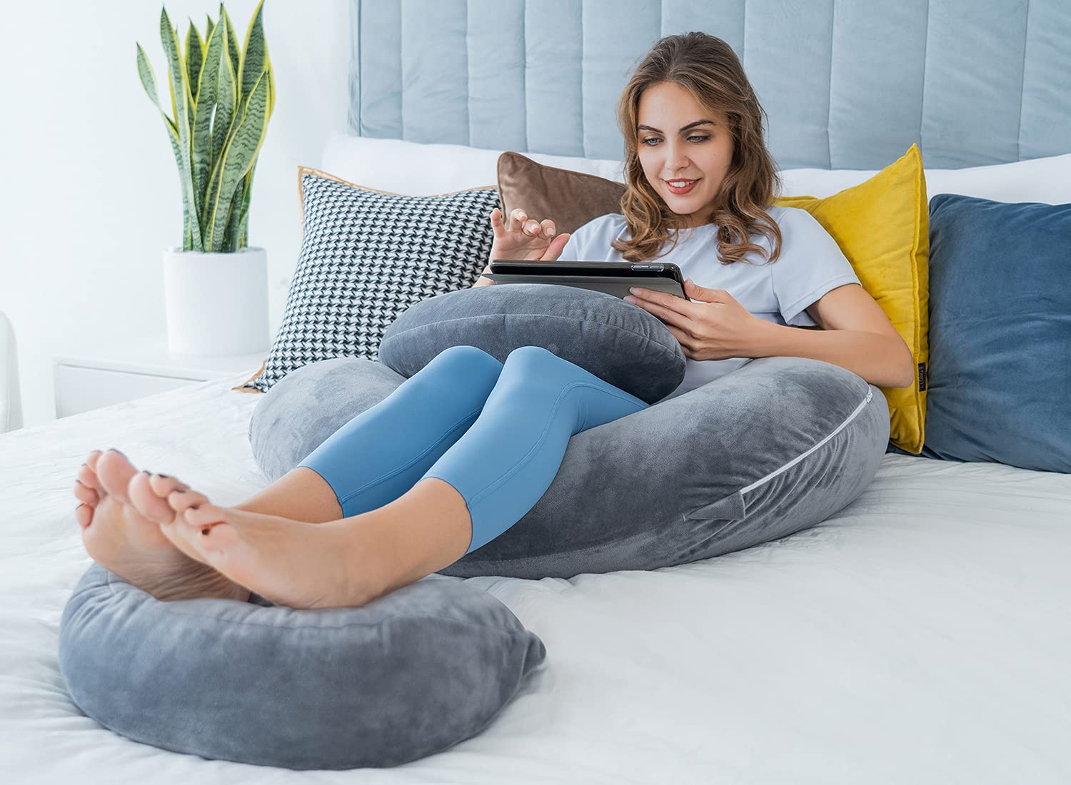QUEEN ROSE wedge pillow provides targeted belly and back support for expectant users
