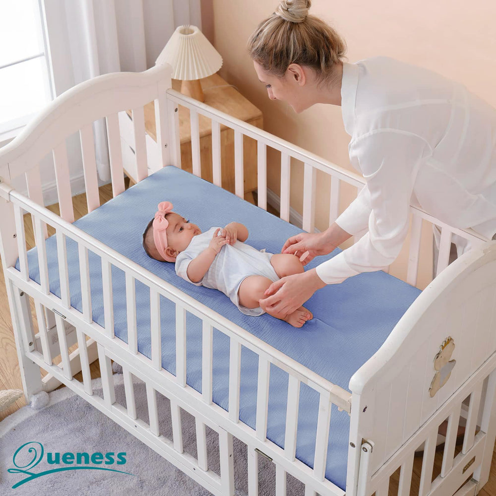 QUENESS muslin crib sheet easy-change design supports quick sheet swaps.