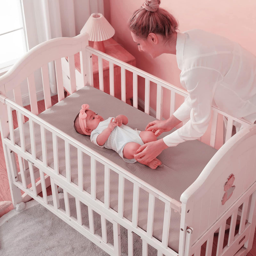 QUENESS muslin crib sheet khaki ease of use, simple to settle baby into familiar bedding.