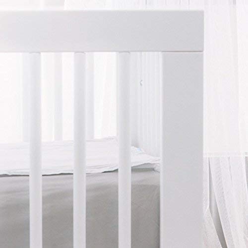 QuickZip SecureFit wraparound base detail ensures snug hold on a standard crib mattress.