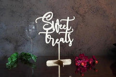 QWTOWFM wooden wedding sign freestanding adds rustic charm to receptions.