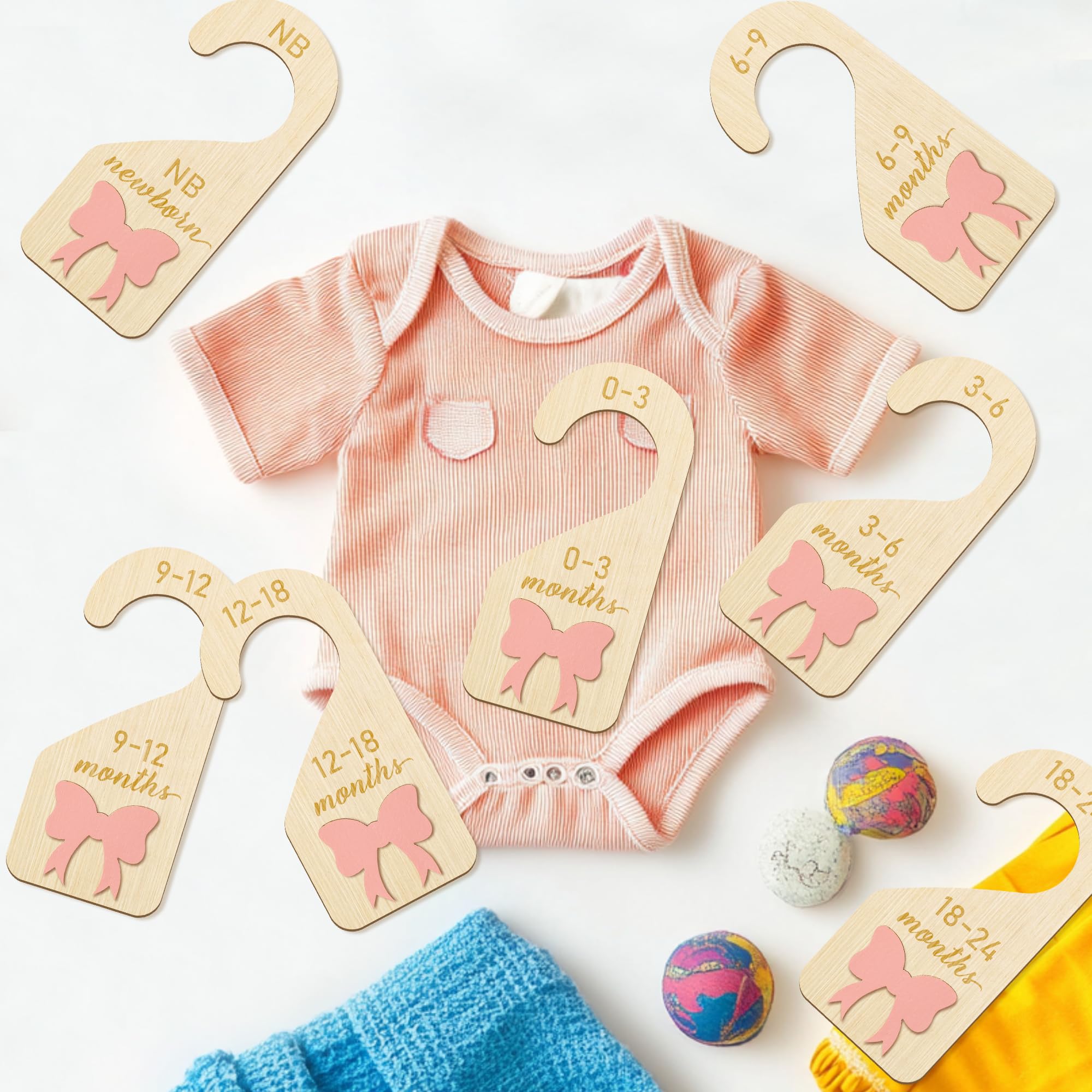 R HORSE easy-access clothes divider helps keep outfits in clear order.